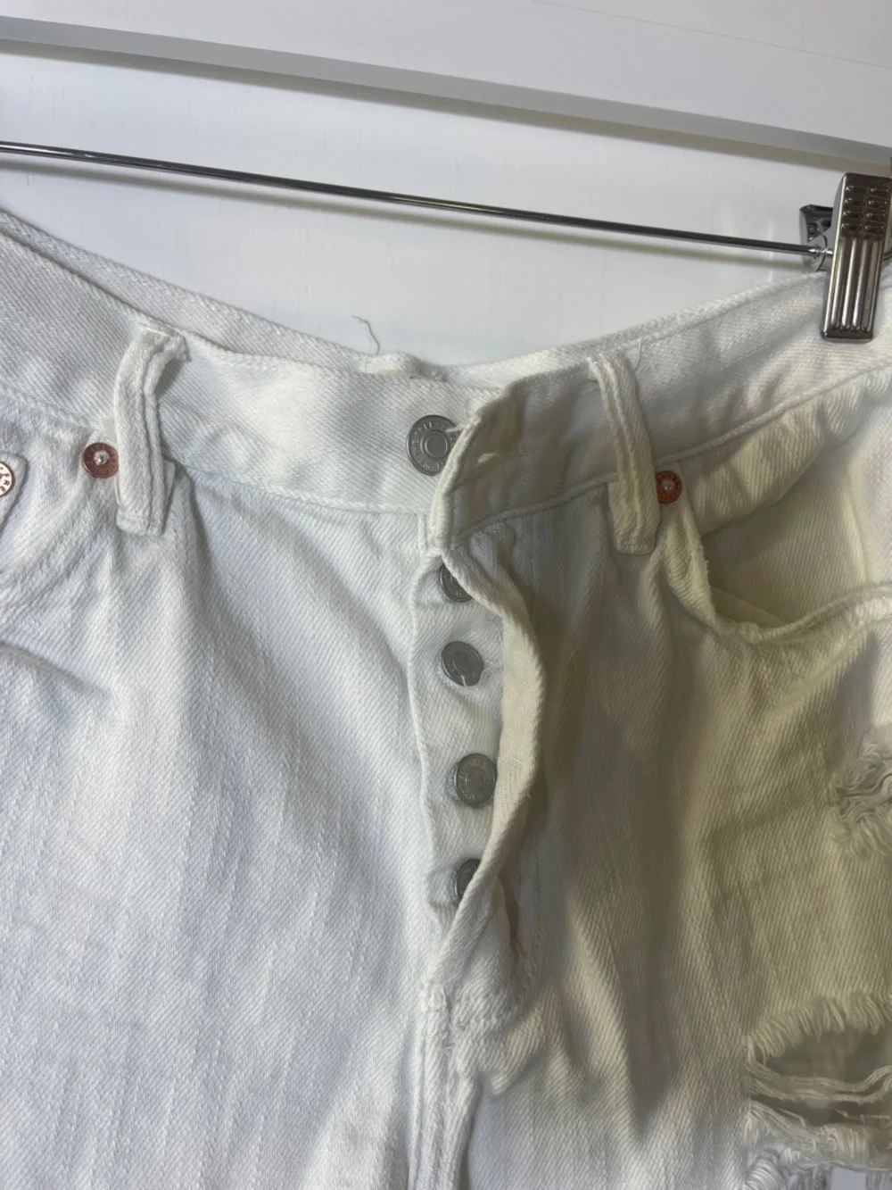 FP We The Free Loving Good Vibrations White Denim Cut Off Distressed Short Sz 28